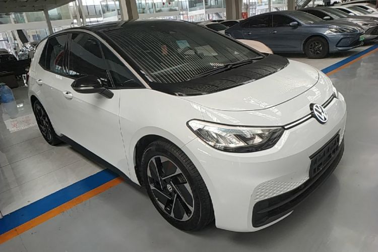 Used Volkswagen ID.3 2023 Pure Smart Edition Front Right 45 Deg