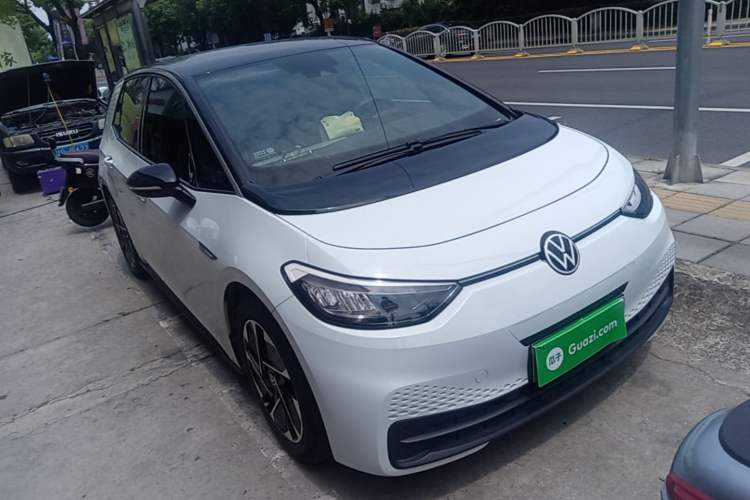 Used Volkswagen ID.3 2023 Upgraded Model Pure Intelligent Enjoyment Version Front Right 45 Deg