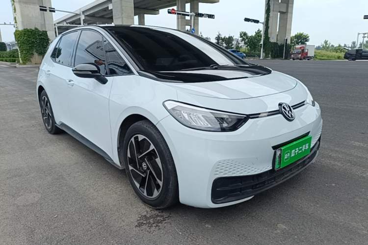 Used Volkswagen ID.3 2023 Pure Smart Edition Front Right 45 Deg