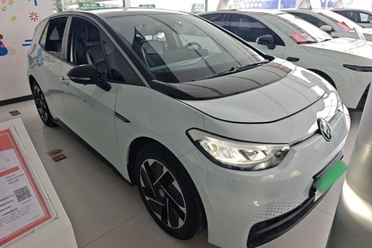 Used Volkswagen ID.3 2023 Pure Smart Edition Front Right 45 Deg