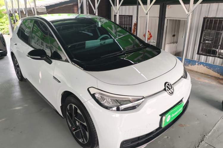 Used Volkswagen ID.3 2023 Pure Smart Edition Front Right 45 Deg