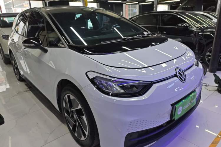 Used Volkswagen ID.3 2023 Pure Smart Edition Front Right 45 Deg