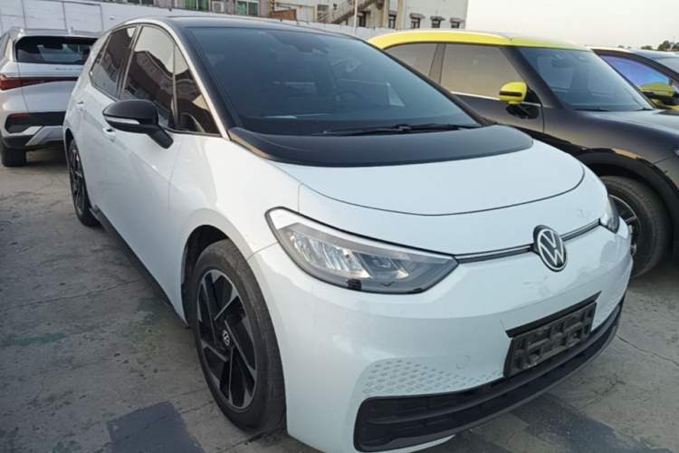 Used Volkswagen ID.3 2023 Pure Smart Edition Front Right 45 Deg