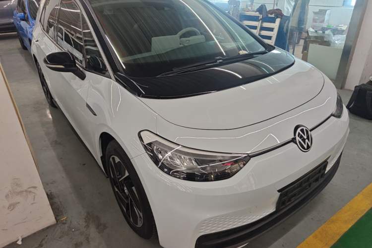 Used Volkswagen ID.3 2023 Pure Smart Edition Front Right 45 Deg