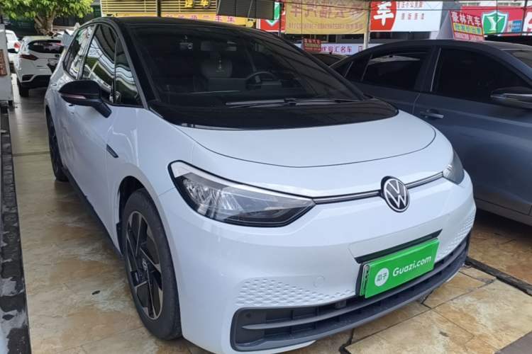 Used Volkswagen ID.3 2023 Pure Smart Edition Front Right 45 Deg