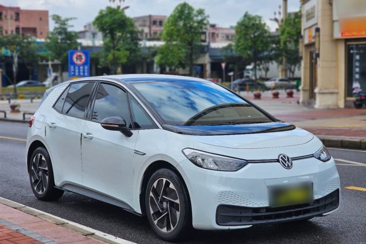 Used Volkswagen ID.3 2023 Intelligent Edition Front Right 45 Deg