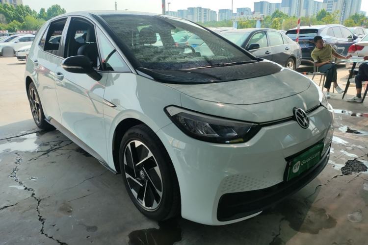 Used Volkswagen ID.3 2023 Upgraded Model Pure Intelligent Enjoyment Version Front Right 45 Deg