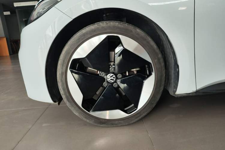 Used Volkswagen ID.3 2023 Upgraded Model Pure Intelligent Enjoyment Version Left Front Wheel Hub