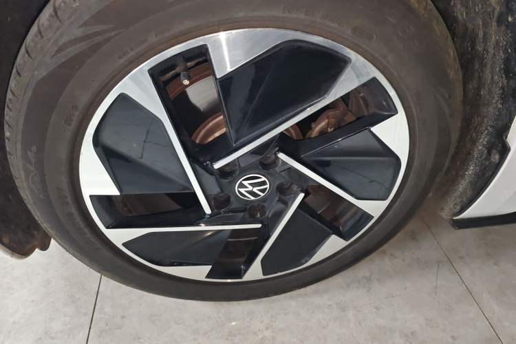 Used Volkswagen ID.3 2023 Pure Smart Edition Left Front Wheel Hub