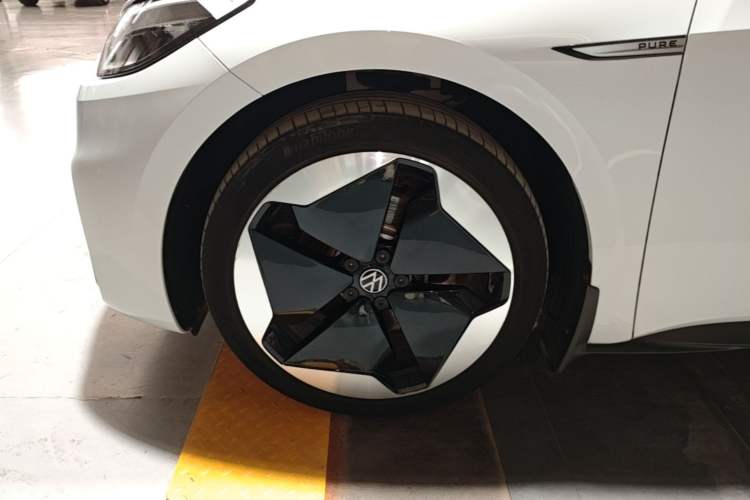 Used Volkswagen ID.3 2023 Upgraded Model Pure Intelligent Enjoyment Version Left Front Wheel Hub