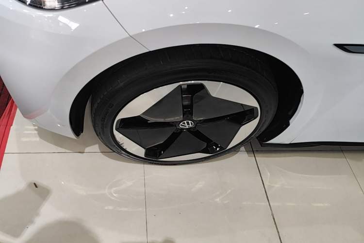 Used Volkswagen ID.3 2023 Upgraded Model Pure Intelligent Enjoyment Version Left Front Wheel Hub