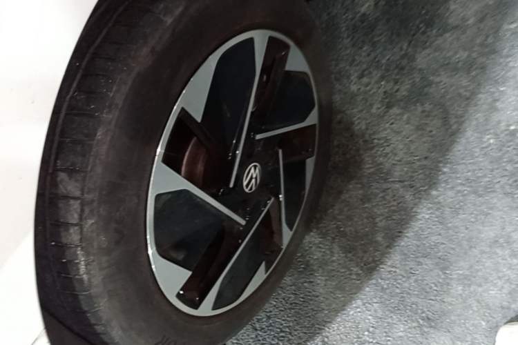 Used Volkswagen ID.3 2023 Upgraded Model Pure Intelligent Enjoyment Version Left Front Wheel Hub