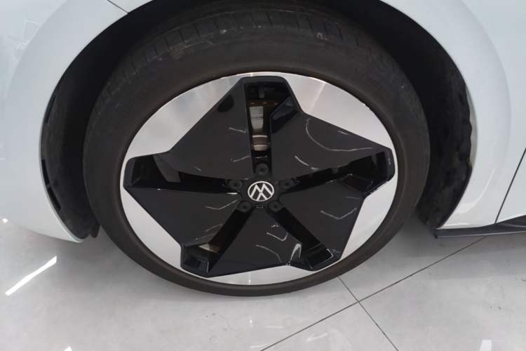 Used Volkswagen ID.3 2023 Upgraded Model Pure Intelligent Enjoyment Version Left Front Wheel Hub