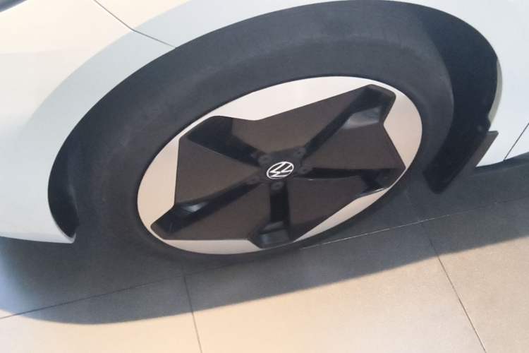 Used Volkswagen ID.3 2023 Pure Smart Edition Left Front Wheel Hub