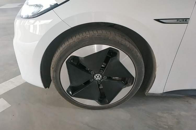 Used Volkswagen ID.3 2023 Pure Smart Edition Left Front Wheel Hub