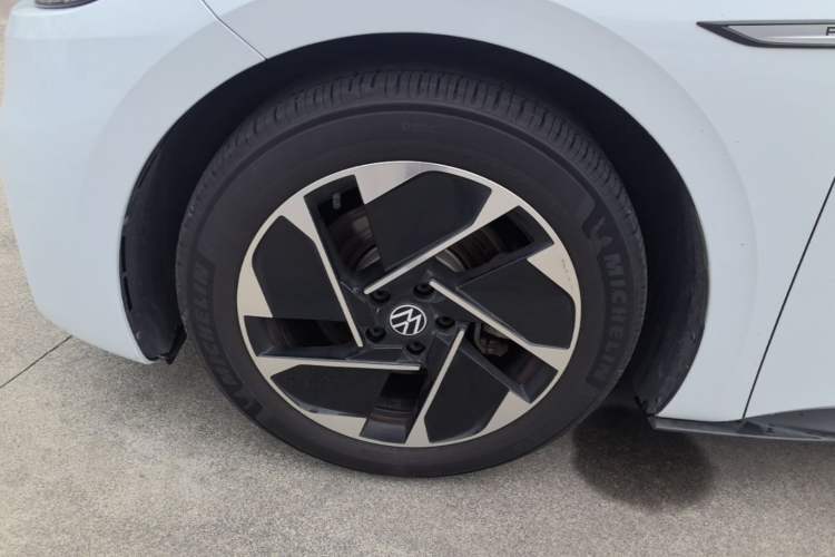 Used Volkswagen ID.3 2023 Upgraded Model Pure Intelligent Enjoyment Version Left Front Wheel Hub