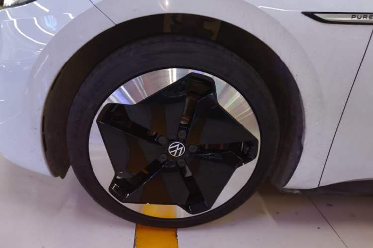 Used Volkswagen ID.3 2023 Upgraded Model Pure Intelligent Enjoyment Version Left Front Wheel Hub