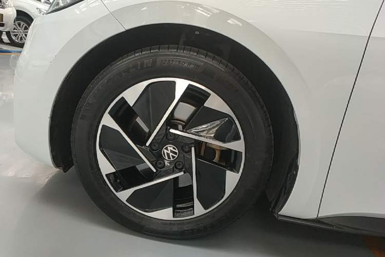 Used Volkswagen ID.3 2023 Pure Smart Edition Left Front Wheel Hub