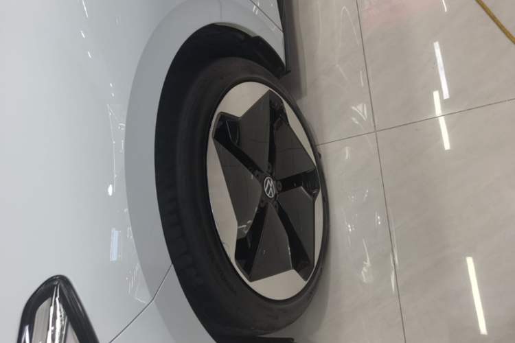 Used Volkswagen ID.3 2023 Upgraded Model Pure Intelligent Enjoyment Version Left Front Wheel Hub
