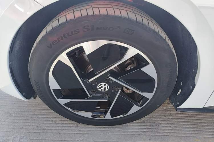 Used Volkswagen ID.3 2023 Upgraded Model Pure Intelligent Enjoyment Version Left Front Wheel Hub