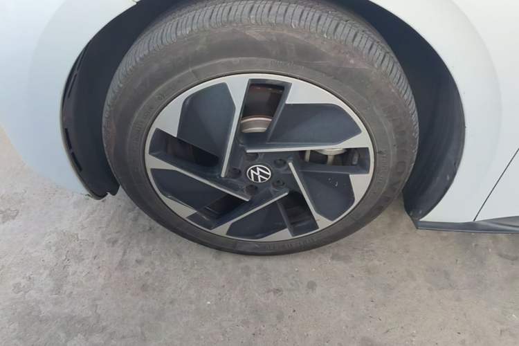 Used Volkswagen ID.3 2023 Upgraded Model Pure Intelligent Enjoyment Version Left Front Wheel Hub