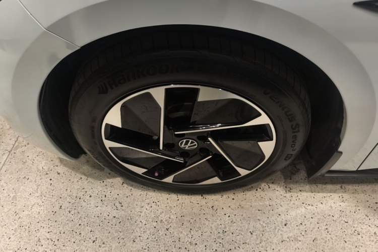 Used Volkswagen ID.3 2023 Upgraded Model Pure Intelligent Enjoyment Version Left Front Wheel Hub