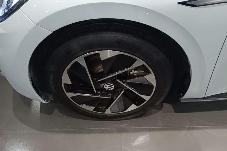 Used Volkswagen ID.3 2023 Upgraded Model Pure Intelligent Enjoyment Version Left Front Wheel Hub