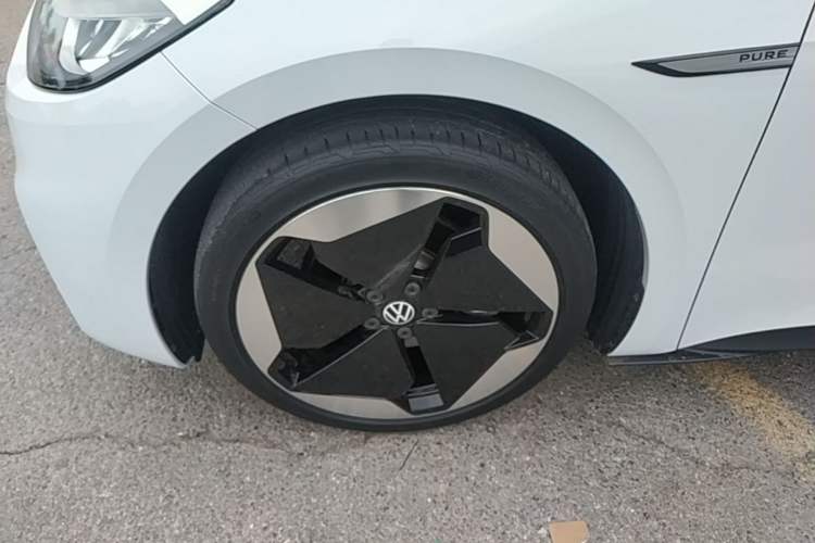 Used Volkswagen ID.3 2023 Pure Smart Edition Left Front Wheel Hub