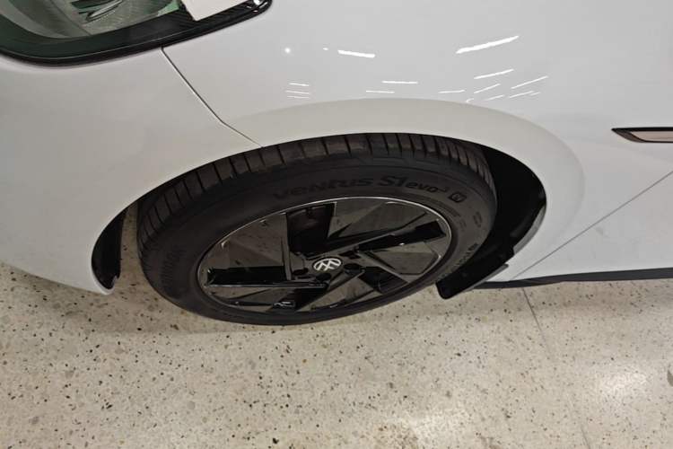 Used Volkswagen ID.3 2023 Pure Smart Edition Left Front Wheel Hub