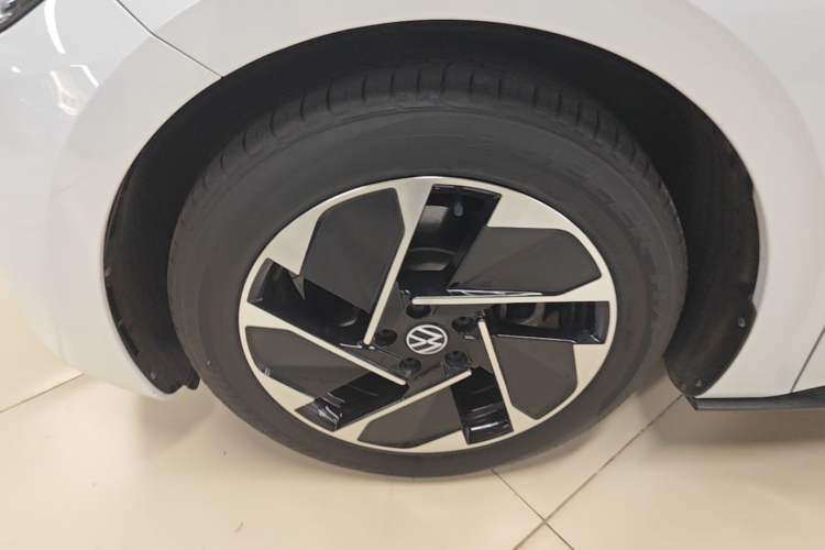 Used Volkswagen ID.3 2023 Upgraded Model Pure Intelligent Enjoyment Version Left Front Wheel Hub