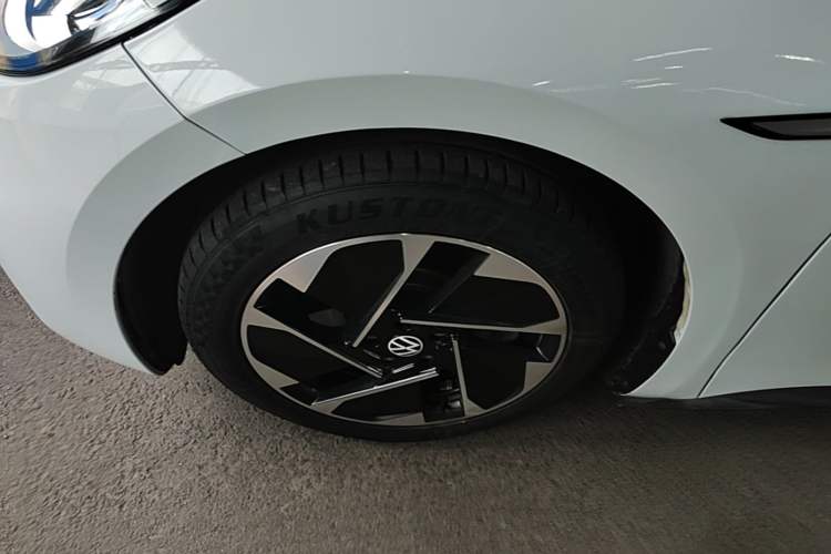 Used Volkswagen ID.3 2023 Upgraded Model Pure Intelligent Enjoyment Version Left Front Wheel Hub
