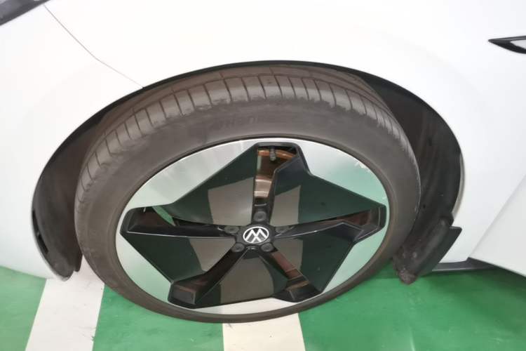 Used Volkswagen ID.3 2023 Upgraded Model Pure Intelligent Enjoyment Version Left Front Wheel Hub