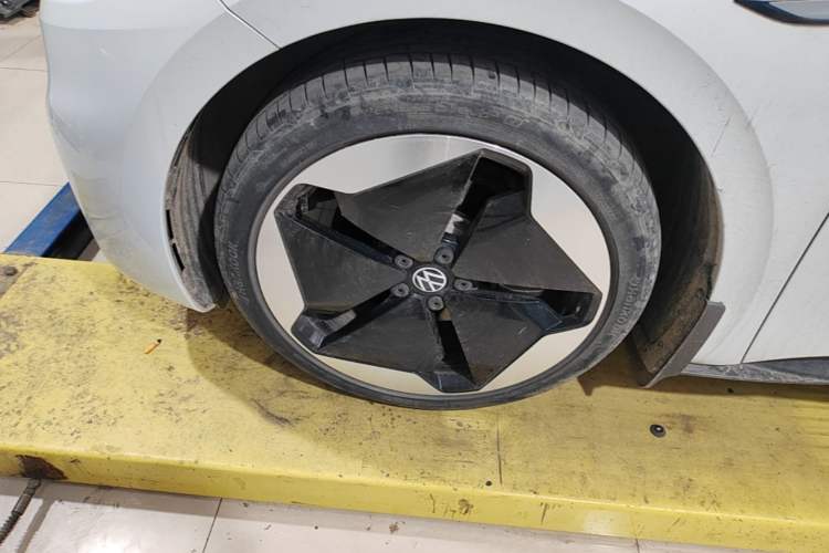 Used Volkswagen ID.3 2023 Upgraded Model Pure Intelligent Enjoyment Version Left Front Wheel Hub