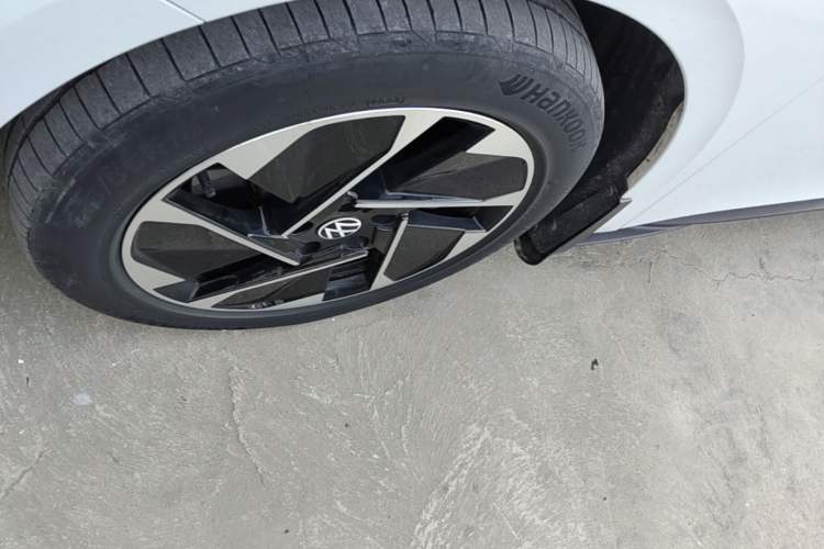 Used Volkswagen ID.3 2023 Upgraded Model Pure Intelligent Enjoyment Version Left Front Wheel Hub