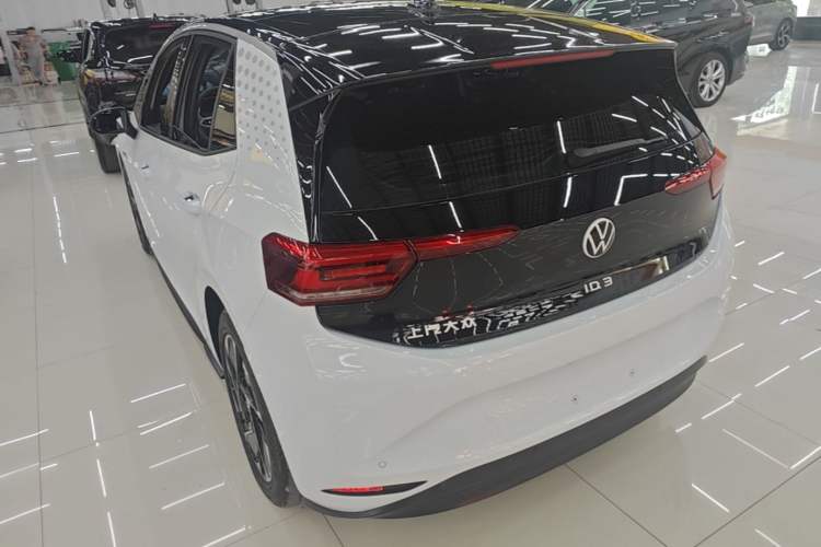 Used Volkswagen ID.3 2023 Pure Smart Edition Rear Left 45 Deg