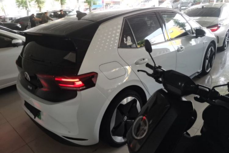 Used Volkswagen ID.3 2023 Pure Smart Edition Rear Right 45 Deg