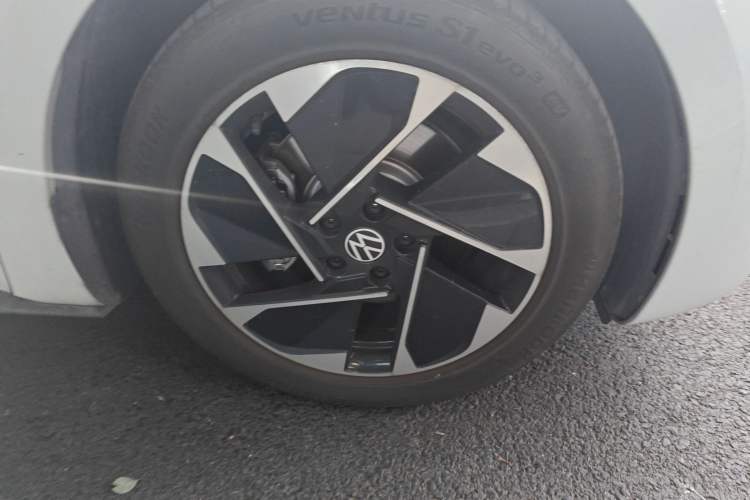 Used Volkswagen ID.3 2023 Upgraded Model Pure Intelligent Enjoyment Version Right Front Wheel Hub