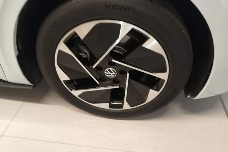 Used Volkswagen ID.3 2023 Upgraded Model Pure Intelligent Enjoyment Version Right Front Wheel Hub