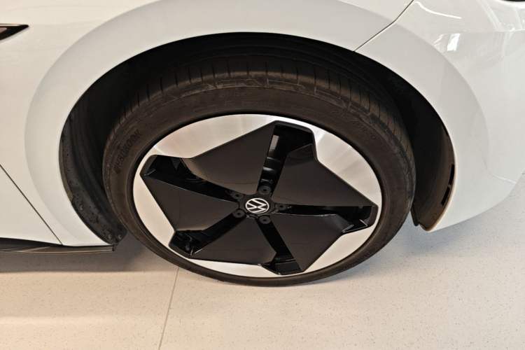 Used Volkswagen ID.3 2023 Upgraded Model Pure Intelligent Enjoyment Version Right Front Wheel Hub