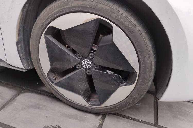 Used Volkswagen ID.3 2023 Upgraded Model Pure Intelligent Enjoyment Version Right Front Wheel Hub