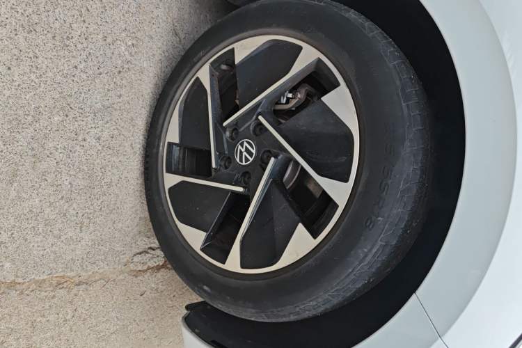 Used Volkswagen ID.3 2023 Upgraded Model Pure Intelligent Enjoyment Version Right Front Wheel Hub