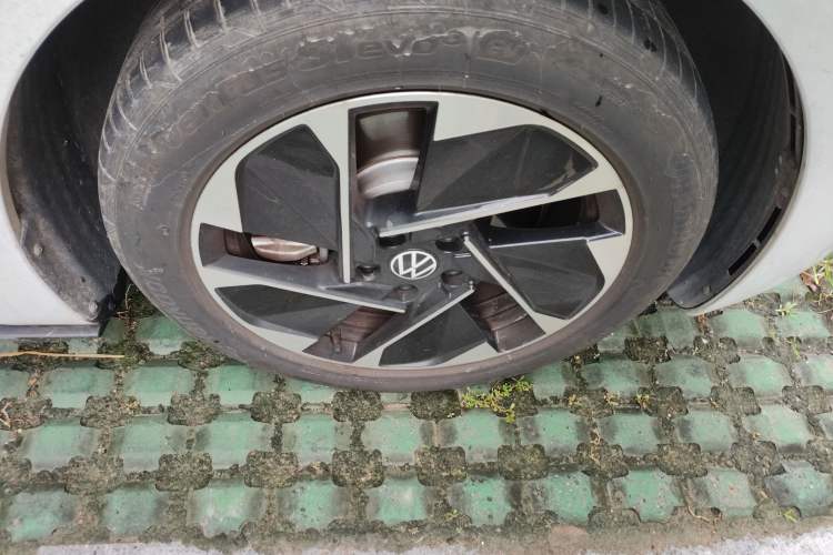 Used Volkswagen ID.3 2023 Upgraded Model Pure Intelligent Enjoyment Version Right Front Wheel Hub