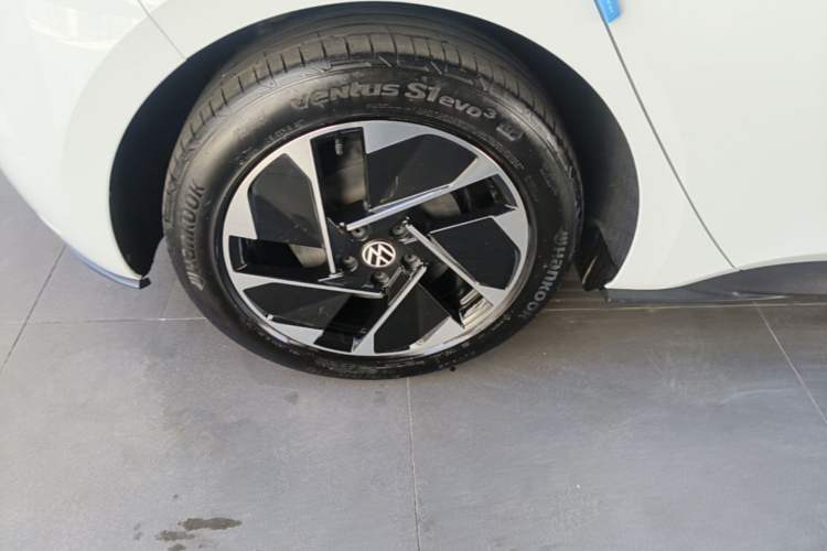 Used Volkswagen ID.3 2023 Upgraded Model Pure Intelligent Enjoyment Version Right Rear Wheel Hub