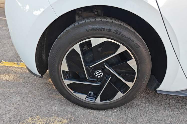 Used Volkswagen ID.3 2023 Upgraded Model Pure Intelligent Enjoyment Version Right Rear Wheel Hub