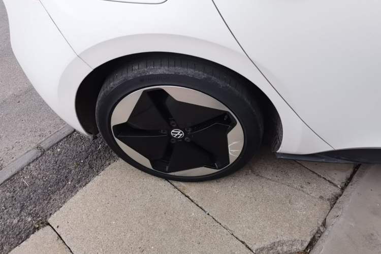 Used Volkswagen ID.3 2023 Upgraded Model Pure Intelligent Enjoyment Version Right Rear Wheel Hub