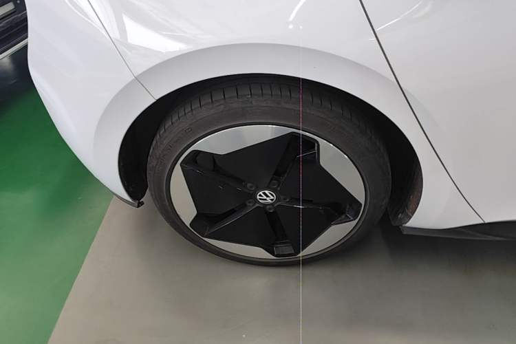 Used Volkswagen ID.3 2023 Upgraded Model Pure Intelligent Enjoyment Version Right Rear Wheel Hub