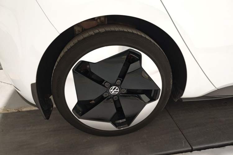 Used Volkswagen ID.3 2023 Upgraded Model Pure Intelligent Enjoyment Version Right Rear Wheel Hub
