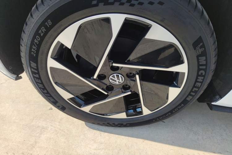Used Volkswagen ID.3 2023 Upgraded Model Pure Intelligent Enjoyment Version Right Rear Wheel Hub