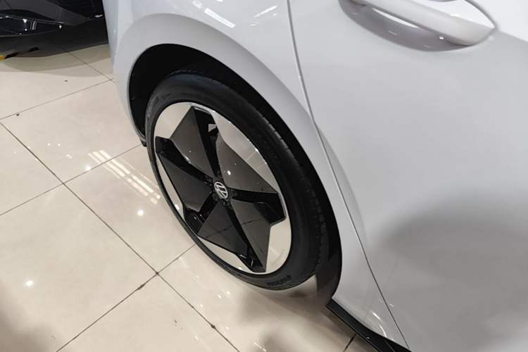 Used Volkswagen ID.3 2023 Upgraded Model Pure Intelligent Enjoyment Version Right Rear Wheel Hub