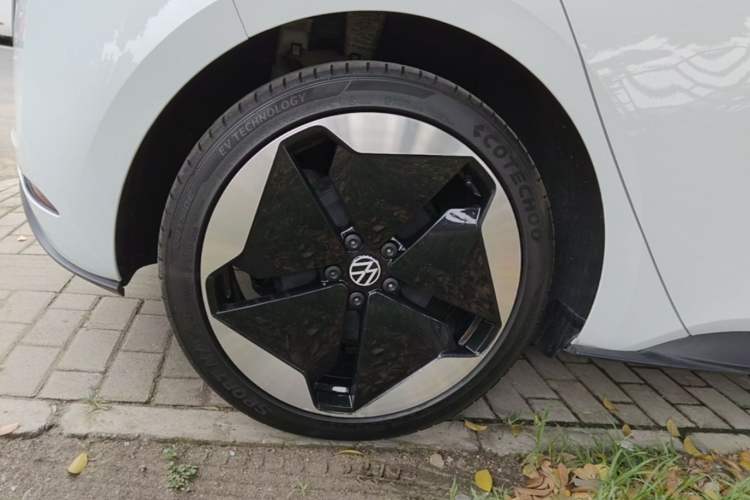 Used Volkswagen ID.3 2023 Intelligent Edition Right Rear Wheel Hub